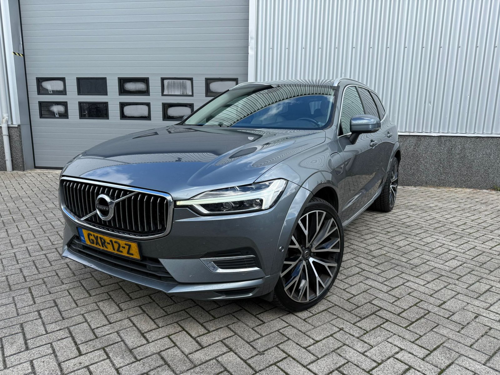 Volvo XC60 T8 Twin Engine 390pk Geartronic AWD 2019 Grijs